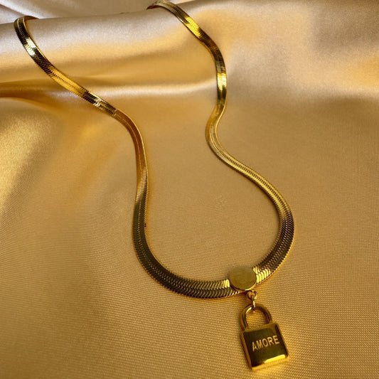 Collar Candado Amore Dorado