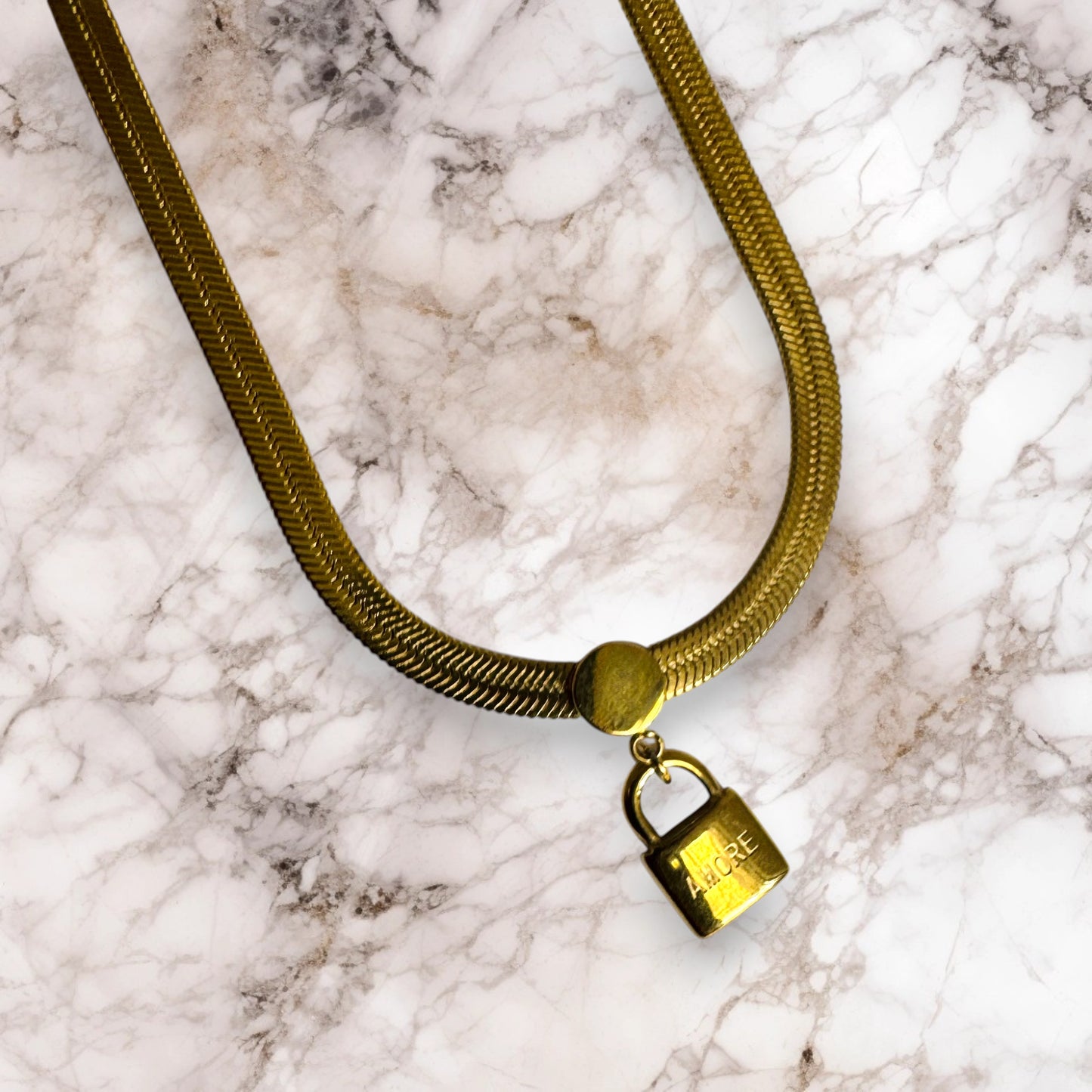 Collar Candado Amore Dorado