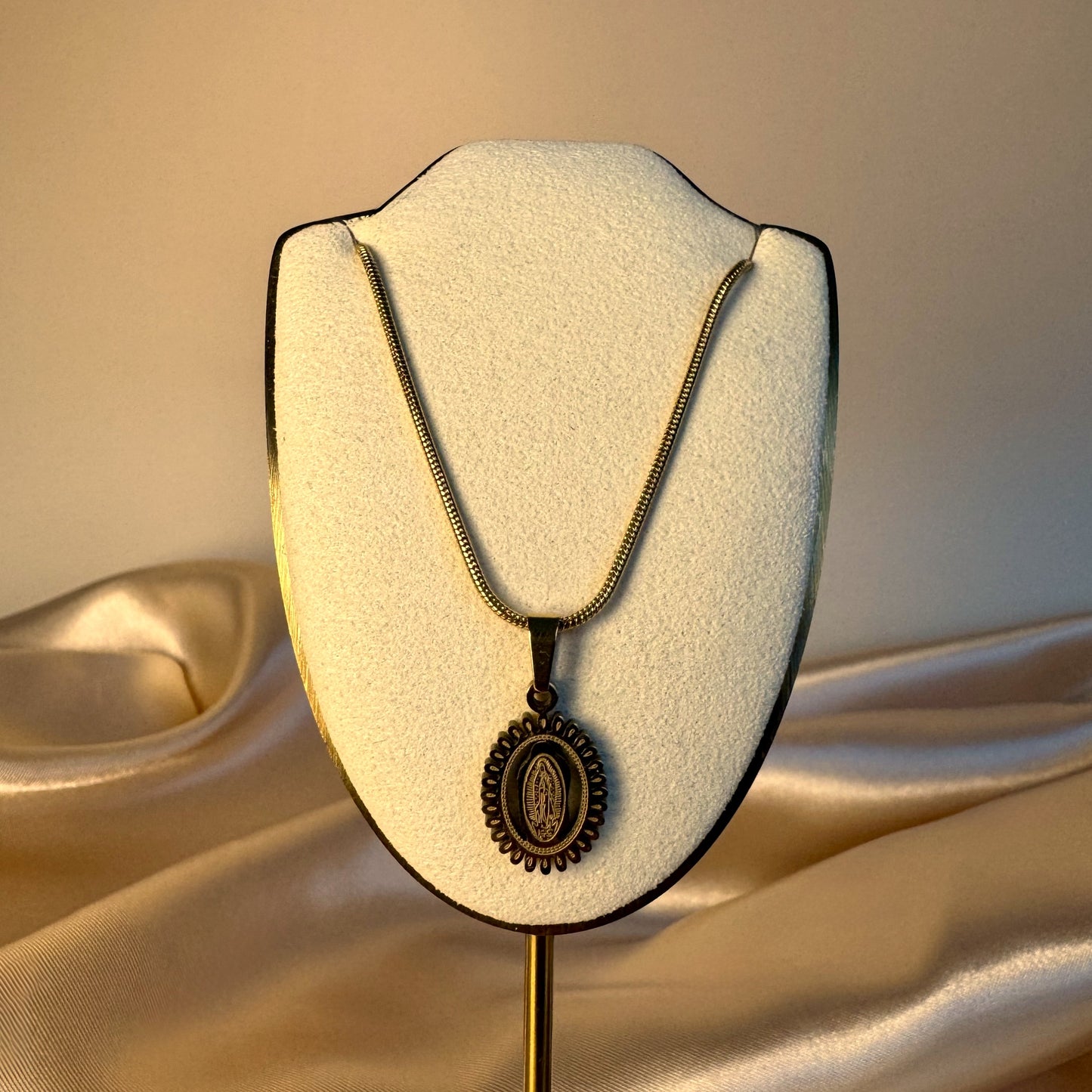 Collar Golden Guadalupe